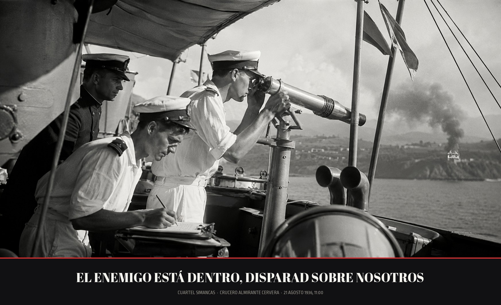 Señalero lee por anteojo el mensaje del cuartel del Simancas a bordo del crucero Almirante Cervera, con Gijón ardiendo al fondo, 21 de agosto de 1936.
